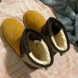 Multicolored Women’s Ugg Boots !